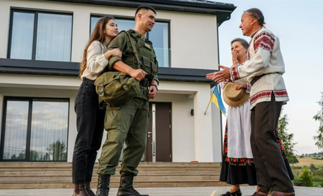 Парасолька від війни: як громада стала родиною для переселенця Андрія