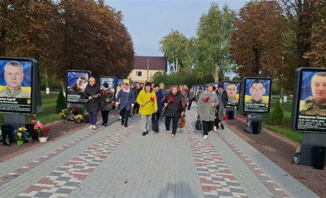 Новими іменами поповнилися Алеї Героїв Циблівської та Студениківської громад у День захисників