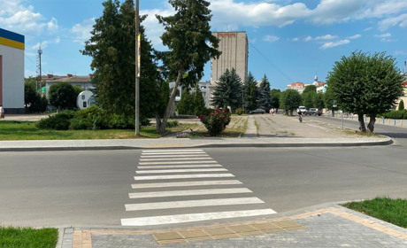 Фотофакт: в Барі біля центральної площі та автовокзалу нанесли дорожню розмітку