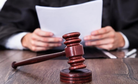 Суд виніс вирок співзасновнику благодійної організації, який продавав гуманітарні авто