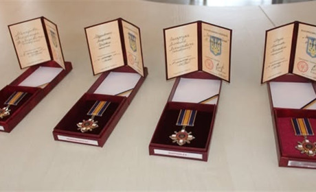 У Славуті рідним полеглих воїнів передали державні нагороди