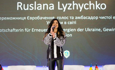 Співачка Руслана закликала біляївців підтримати будівництво сонячної станції: чому це важливо. ВІДЕО