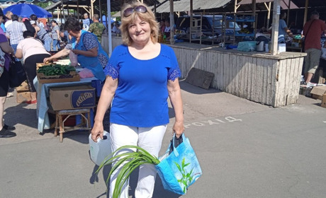 Святкові торги: на недільному базарі в Переяславі купували зелені букети за "божою" ціною