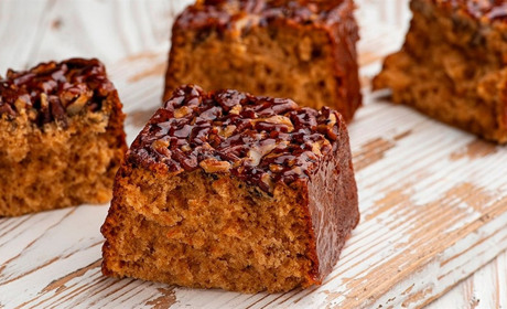 Рецепт дня: медовий кекс із горіхами та спеціями