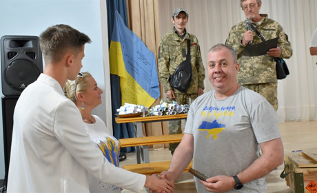 Близько 30 тисяч гривень зібрали у Жмеринці на благодійному аукціоні «Молодь проти війни»