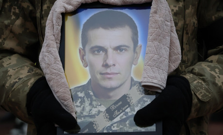 Помер від тяжких поранень: Південноукраїнськ попрощався з Андрієм Пахаром