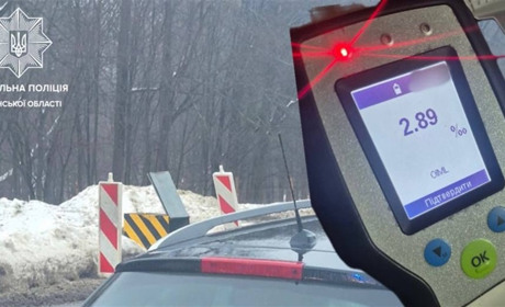 Майже три проміле алкоголю: біля Сарн зупинили пʼяного водія