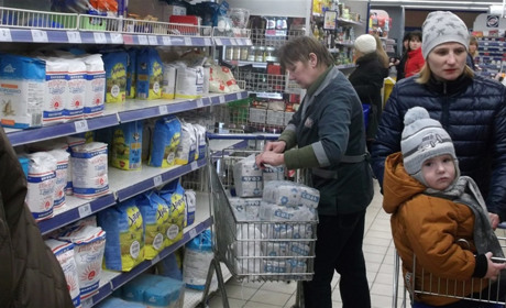 Білопільці  «розмітають» …сіль