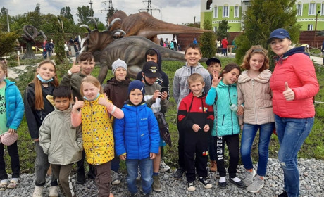 Справжні динозаври та представники дикої природи: юні жмеринчани побували на екскурсії у Вінниці