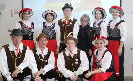 Школьница-полиглот и мастер по макетам кораблей – вот такие вокалисты у ансамбля «Эдельвейс»