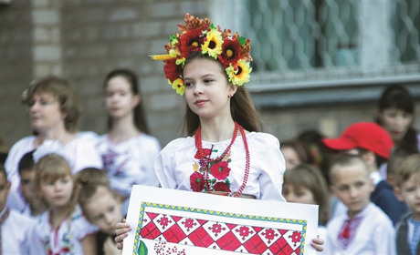 Вышиванки помогают мелитопольцам бороться с рутиной 