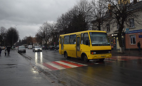 У Новограді підвищили плату за проїзд в автобусах майже вдвічі: деталі