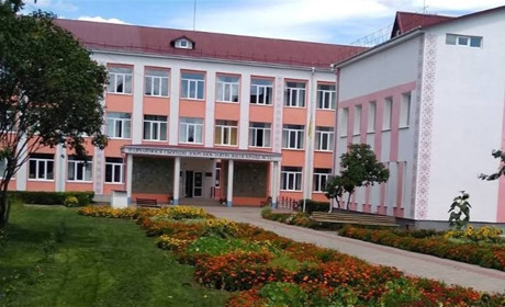 Від традиції до інновацій: до 120-річчя школи №1 учні створили англомовний гімн