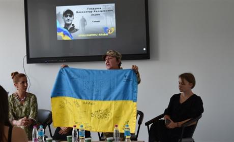 Молодь у Звягелі зустрілася з рідними загиблих у боротьбі за Україну Героїв