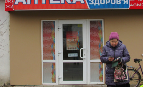 В аптечних закладах Корюківки зникають захисні маски. Де ще їх можна купити?
