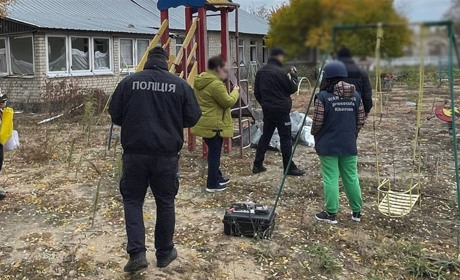 На Херсонщині окупанти з «Градів» обстріляли дитячий садок (ФОТО)