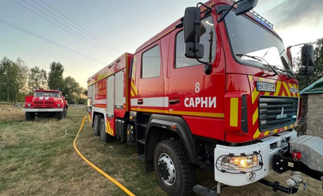 Чотири пожежі за добу: де приборкували вогонь сарненські рятувальники