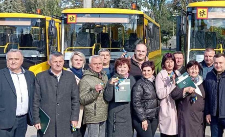 Балтська та Захарівська громади отримали нові шкільні автобуси: оновлення автопарку триває