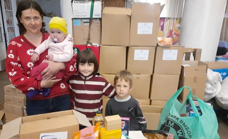 Чергова гумдопомога. Жителям Добропілля видали 200 продуктових наборів. ФОТО.