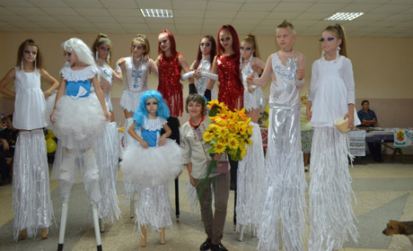 В Майорах були танці, співи і розваги: будинок культури зміг розмістити всіх бажаючих святкувати  