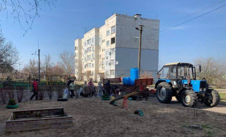 Четвертий тиждень без світла й інтернету: як живе найбільший мікрорайон Нової Каховки