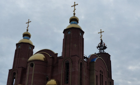 На соборі святого Володимира у Чорткові встановили третій золотий хрест