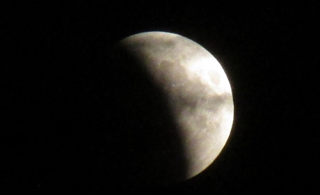 Первое из четырех: в пятницу ожидается лунное затмение, влияющее на события и ситуации