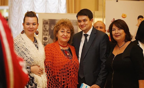 «Хотели, чтобы нас заметили»: как на странице Дмитрия Разумкова появилось фото с нашей землячкой