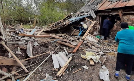 Унаслідок ворожого обстрілу на території власного домоволодіння загинула літня жінка (фото)