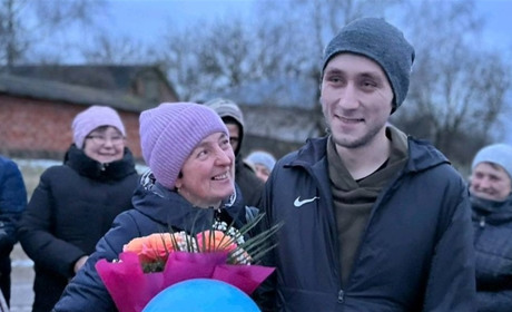 У Зіньківській громаді усім селом зустрічали звільненого із полону земляка