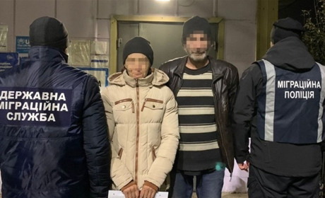 На Звягельщині проживали двоє нелегалів з росії: рішенням суду їх депортували з України