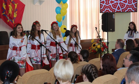 День Конституции в стенах горисполкома: официоз, грамоты и немножко «Блюза»