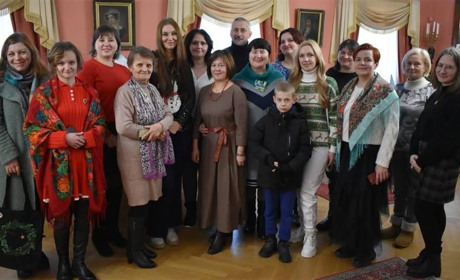 У Кременці відкрили виставку-ярмарок новорічно-різдвяного декору