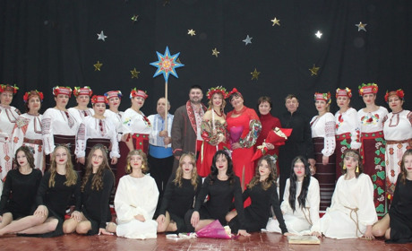 У Старокостянтинові презентували виставу «Різдвяна ніч»:на сцені зібрались понад 50 місцевих акторів