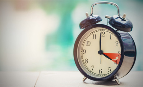 Сьогодні вночі переводимо стрілки годинника на зимовий час