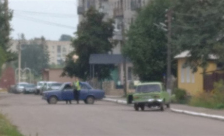 В центрі Білопілля автівка травмувала колишню вчительку