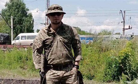 «Поліський вовк» Володимир Сосюк евакуював пораненого бійця з-під обстрілу на мотоциклі