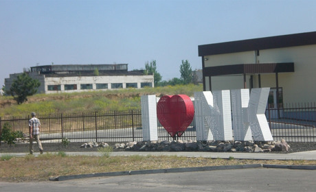 «Слуги» улещують електорат