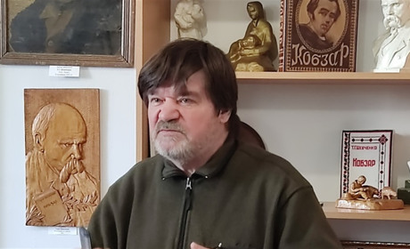 Філателіст Олександр Канівець показав у Знам’янці виставку про унікальність і духовну міць українців