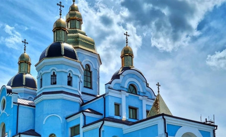 Розклад богослужінь на Страсний тиждень та Великдень у Михайлівському соборі ПЦУ у Звягелі