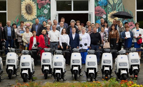 Соцпрацівникам Звягельського району передали у користування близько 20 електроскутерів