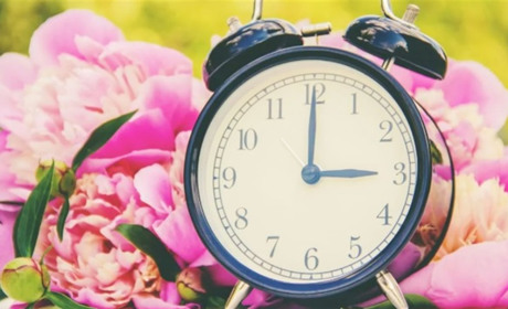 Україна переходить на літній час: коли переводити стрілки годинника