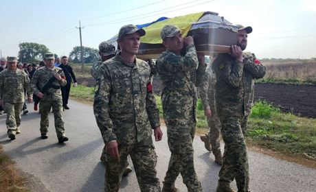 Повернувся додому "на щиті"... Ворожба попрощалась із загиблим Героєм Іваном Томенком