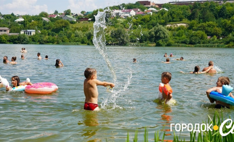 Відпочинок на міському пляжі у Городку: чому городоччани так люблять цю локацію