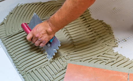 ТОП-10 найкращих клеїв для плитки