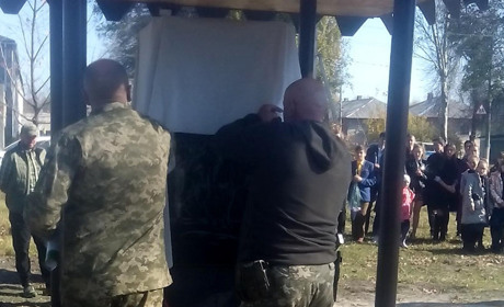 У Гiрському відкрили пам'ятний знак «Захисникам українського народу та української державності»