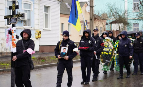 У Білопіллі провели в останню путь загиблого під час обстрілу Вадима Листопада