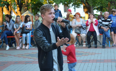 У караоке в Корюківці заспівав нещодавній переможець міжнародного конкурсу Stars of Turkey
