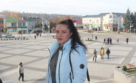 «Можна загинути всередині». Що допомогло дівчині, яка пережила окупацію, знайти себе у Городку