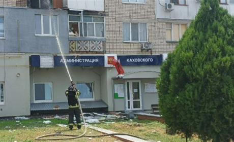 Адміністрацію окупантів у Каховці атакував дрон